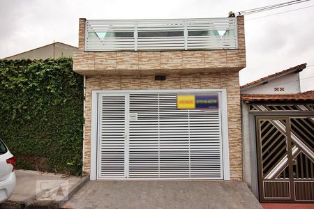 Casa à venda com 112m², 3 quartos e 2 vagasFachada