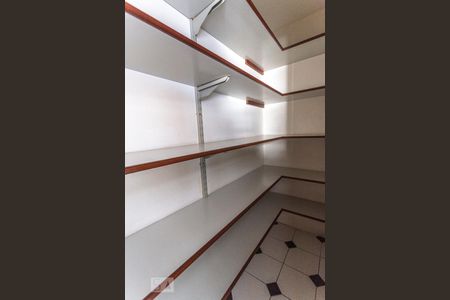 Apartamento à venda com 245m², 4 quartos e 4 vagasDispensa