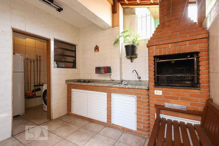 Casa à venda com 130m², 4 quartos e 2 vagas Casa à venda com 130m², 4 quartos e 2 vagasQuintal