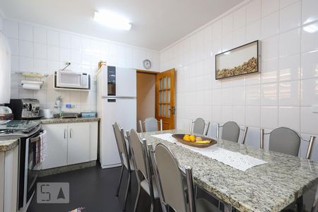 Casa à venda com 130m², 4 quartos e 2 vagas Casa à venda com 130m², 4 quartos e 2 vagasCozinha