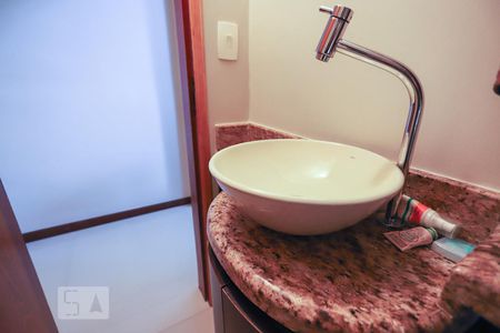 Casa à venda com 130m², 4 quartos e 2 vagas Casa à venda com 130m², 4 quartos e 2 vagasLavabo