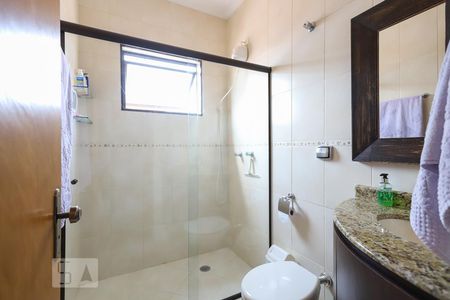 Casa à venda com 130m², 4 quartos e 2 vagas Casa à venda com 130m², 4 quartos e 2 vagasBanheiro Social