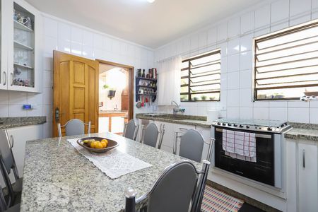 Casa à venda com 130m², 4 quartos e 2 vagas Casa à venda com 130m², 4 quartos e 2 vagasCozinha