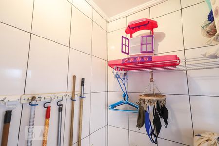 Casa à venda com 130m², 4 quartos e 2 vagas Casa à venda com 130m², 4 quartos e 2 vagasLavanderia