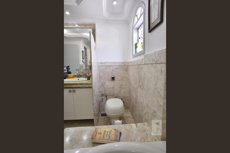 Casa à venda com 500m², 4 quartos e 5 vagasBanheiro da Suíte 2