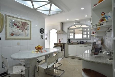 Casa à venda com 500m², 4 quartos e 5 vagasCozinha