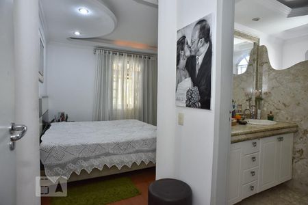 Casa à venda com 500m², 4 quartos e 5 vagasSuíte 2