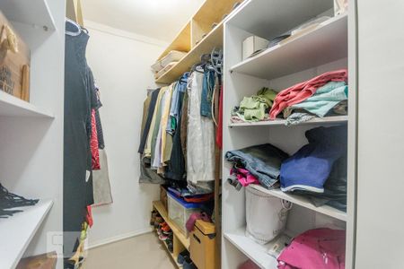 Casa à venda com 200m², 3 quartos e 2 vagas Casa à venda com 200m², 3 quartos e 2 vagasCloset do Quarto 3 - Suíte