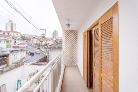 Casa à venda com 200m², 3 quartos e 2 vagas Casa à venda com 200m², 3 quartos e 2 vagasVaranda