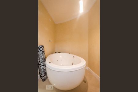 Casa à venda com 200m², 3 quartos e 2 vagas Casa à venda com 200m², 3 quartos e 2 vagasBanheiro do Quarto 3 - Suíte