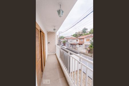 Casa à venda com 200m², 3 quartos e 2 vagas Casa à venda com 200m², 3 quartos e 2 vagasVaranda