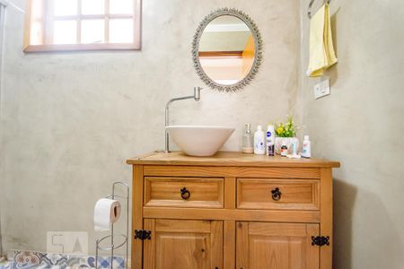 Casa à venda com 200m², 3 quartos e 2 vagas Casa à venda com 200m², 3 quartos e 2 vagasBanheiro Social