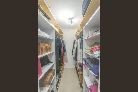 Casa à venda com 200m², 3 quartos e 2 vagas Casa à venda com 200m², 3 quartos e 2 vagasCloset do Quarto 3 - Suíte