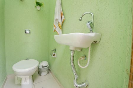 Casa à venda com 200m², 3 quartos e 2 vagas Casa à venda com 200m², 3 quartos e 2 vagasBanheiro Externo