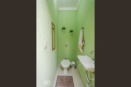 Casa à venda com 200m², 3 quartos e 2 vagas Casa à venda com 200m², 3 quartos e 2 vagasBanheiro Externo