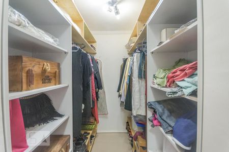 Casa à venda com 200m², 3 quartos e 2 vagas Casa à venda com 200m², 3 quartos e 2 vagasCloset do Quarto 3 - Suíte