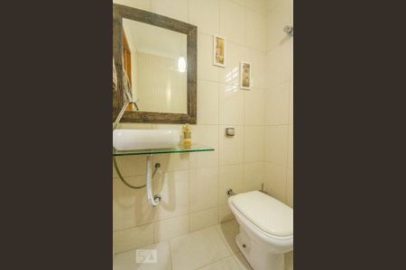 Casa à venda com 200m², 3 quartos e 2 vagas Casa à venda com 200m², 3 quartos e 2 vagasLavabo