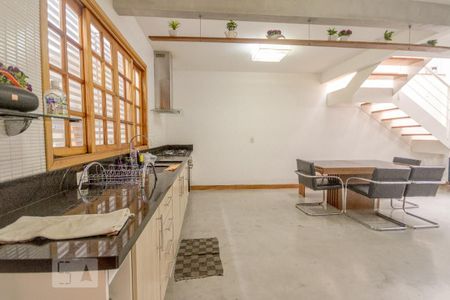 Casa à venda com 200m², 3 quartos e 2 vagas Casa à venda com 200m², 3 quartos e 2 vagasCozinha