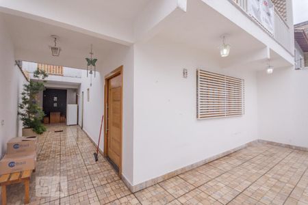 Casa à venda com 200m², 3 quartos e 2 vagas Casa à venda com 200m², 3 quartos e 2 vagasFachada