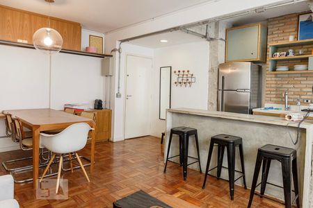 Sala de apartamento para alugar com 2 quartos, 70m² em Cerqueira César, São Paulo