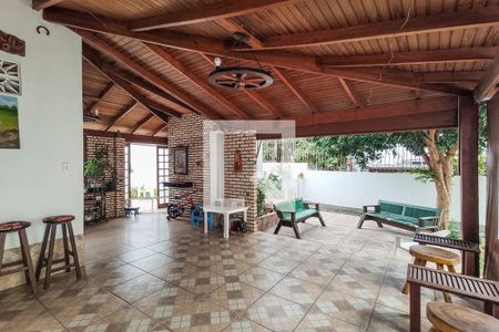 Casa à venda com 250m², 3 quartos e 3 vagas Casa à venda com 250m², 3 quartos e 3 vagasQuiosque