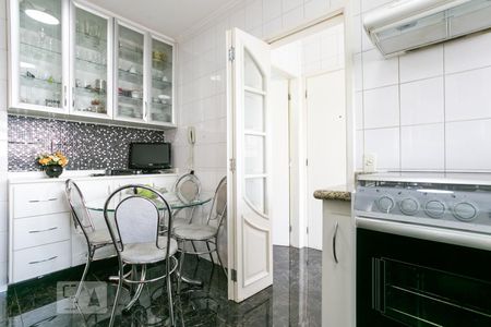 Apartamento à venda com 101m², 3 quartos e 2 vagas Apartamento à venda com 101m², 3 quartos e 2 vagasCozinha