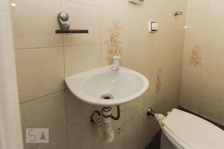 Casa à venda com 177m², 3 quartos e 2 vagasBanheiro de Serviço