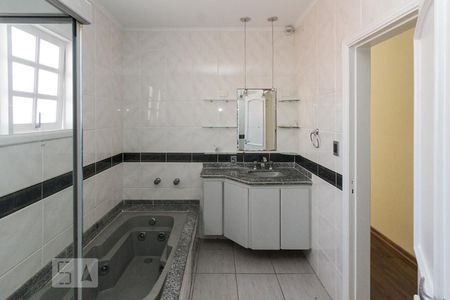 Casa à venda com 177m², 3 quartos e 2 vagasBanheiro