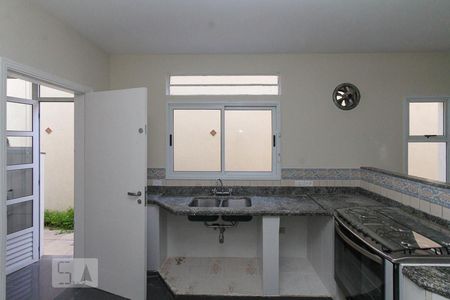 Casa à venda com 177m², 3 quartos e 2 vagasCozinha