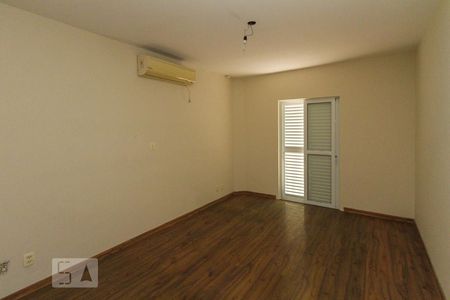 Casa à venda com 177m², 3 quartos e 2 vagasSuite