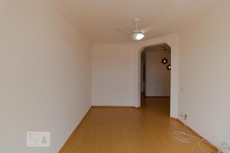 Sala de TV de apartamento para alugar com 2 quartos, 70m² em Vila Industrial, Campinas