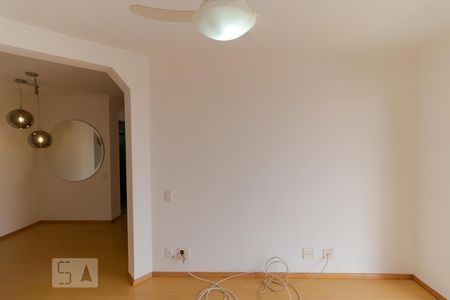 Sala de TV de apartamento para alugar com 2 quartos, 70m² em Vila Industrial, Campinas