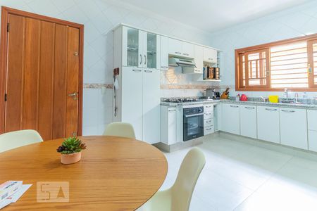 Casa à venda com 160m², 4 quartos e 4 vagas Casa à venda com 160m², 4 quartos e 4 vagasCozinha