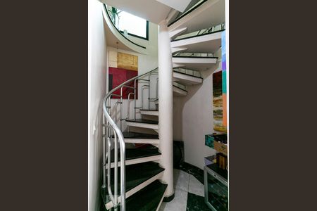 Apartamento à venda com 189m², 3 quartos e 4 vagasEscadas