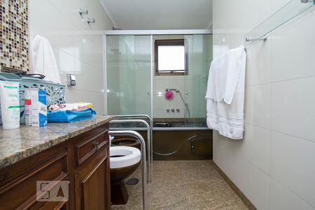 Apartamento para alugar com 280m², 4 quartos e 4 vagas Apartamento para alugar com 280m², 4 quartos e 4 vagasBanheiro Suite 2