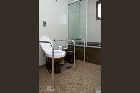 Apartamento para alugar com 280m², 4 quartos e 4 vagas Apartamento para alugar com 280m², 4 quartos e 4 vagasBanheiro Suite 2