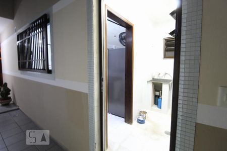Casa à venda com 267m², 3 quartos e 8 vagasCorredor externo
