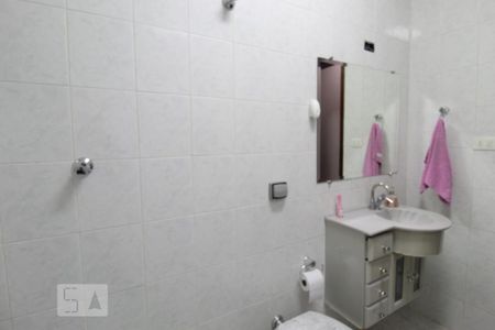 Casa à venda com 267m², 3 quartos e 8 vagasBanheiro social