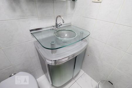 Casa à venda com 267m², 3 quartos e 8 vagasBanheiro suíte 2