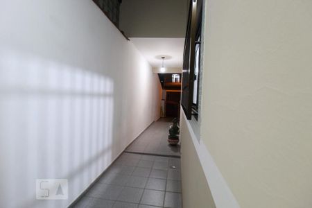 Casa à venda com 267m², 3 quartos e 8 vagasCorredor externo