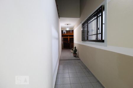 Casa à venda com 267m², 3 quartos e 8 vagasCorredor externo