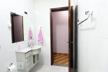 Casa à venda com 267m², 3 quartos e 8 vagasBanheiro social