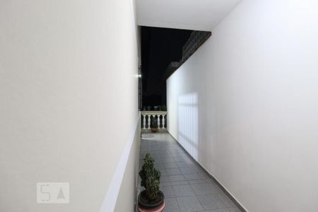 Casa à venda com 267m², 3 quartos e 8 vagasCorredor externo
