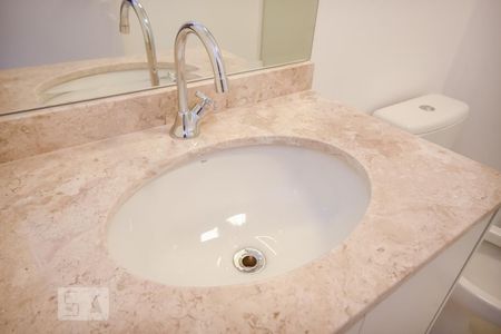 Banheiro de kitnet/studio para alugar com 1 quarto, 26m² em Centro, São Paulo