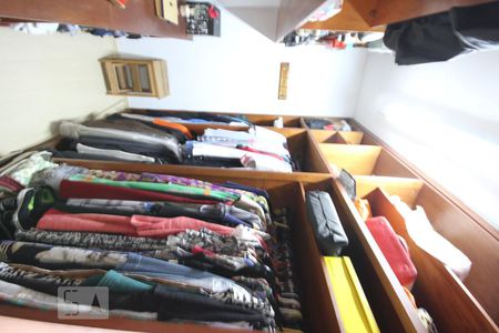 Casa de condomínio à venda com 245m², 5 quartos e 4 vagasSuíte 1