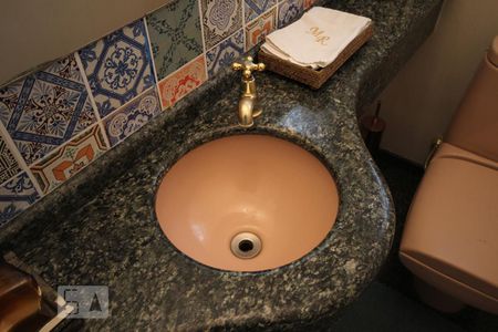 Casa de condomínio à venda com 245m², 5 quartos e 4 vagasLavabo