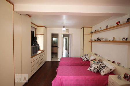 Casa de condomínio à venda com 245m², 5 quartos e 4 vagasSuíte 4