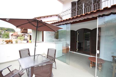 Casa de condomínio à venda com 245m², 5 quartos e 4 vagasVaranda Suíte 3