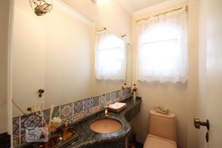 Casa de condomínio à venda com 245m², 5 quartos e 4 vagasLavabo