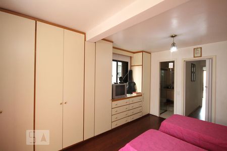 Casa de condomínio à venda com 245m², 5 quartos e 4 vagasSuíte 4